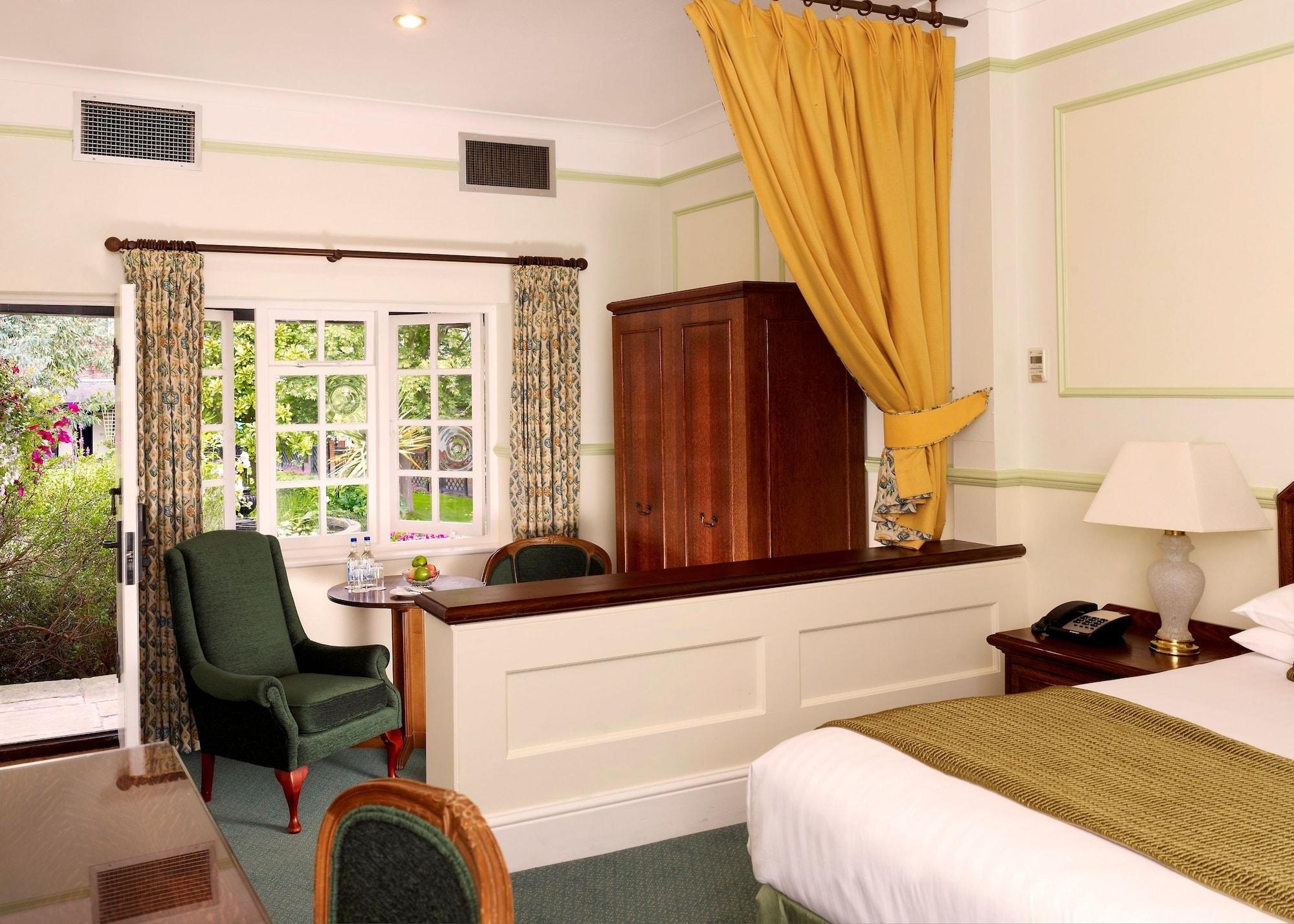 Marygreen Manor Brentwood Bagian luar foto