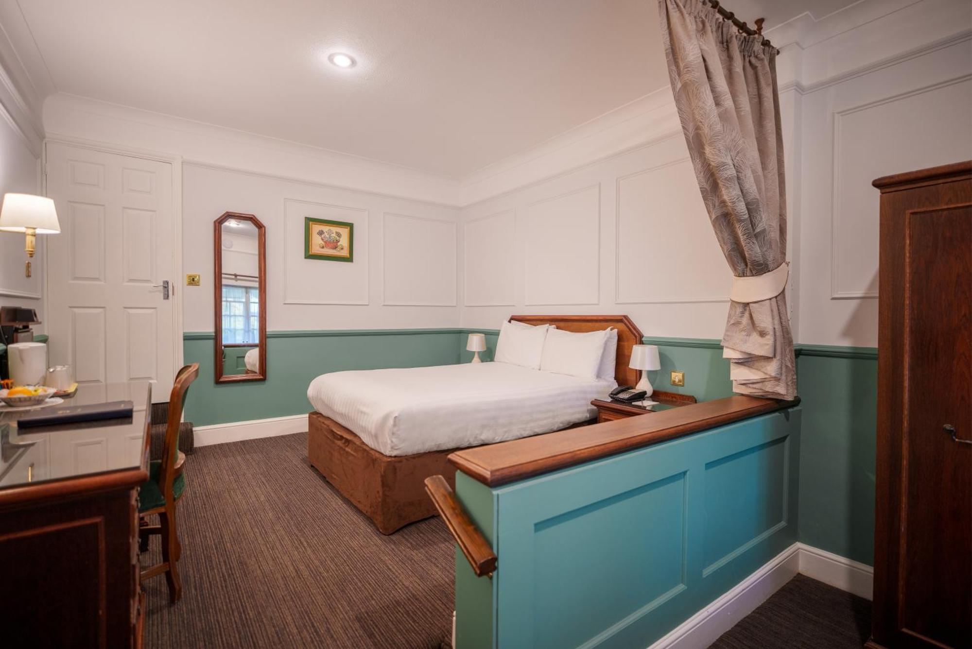 Marygreen Manor Brentwood Bagian luar foto