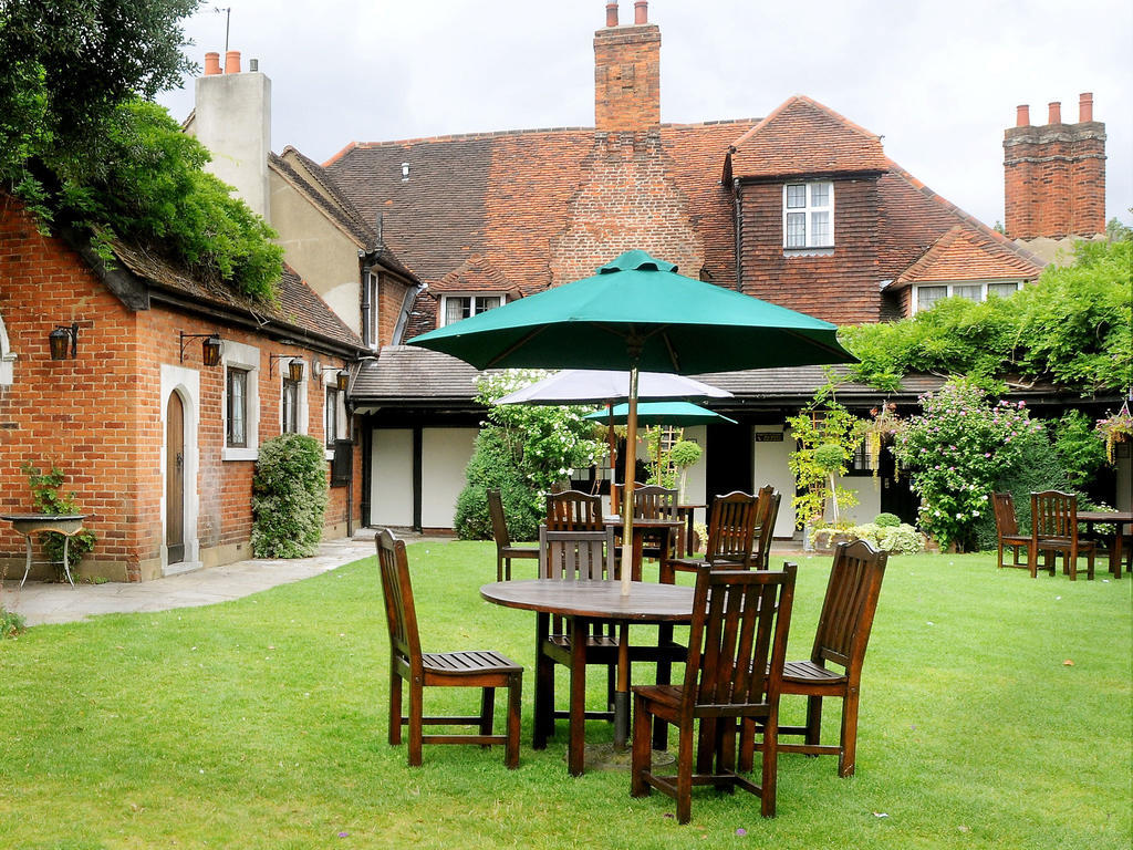 Marygreen Manor Brentwood Bagian luar foto