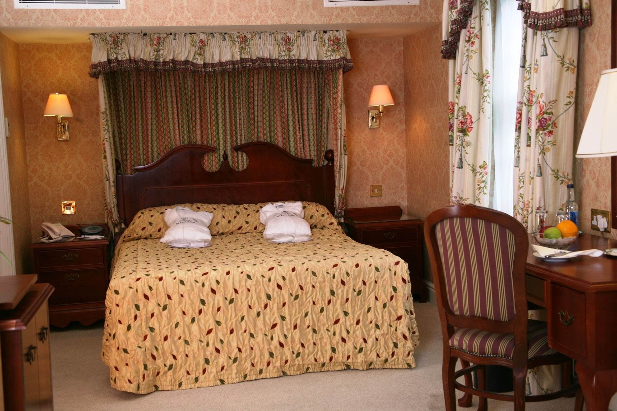 Marygreen Manor Brentwood Bagian luar foto