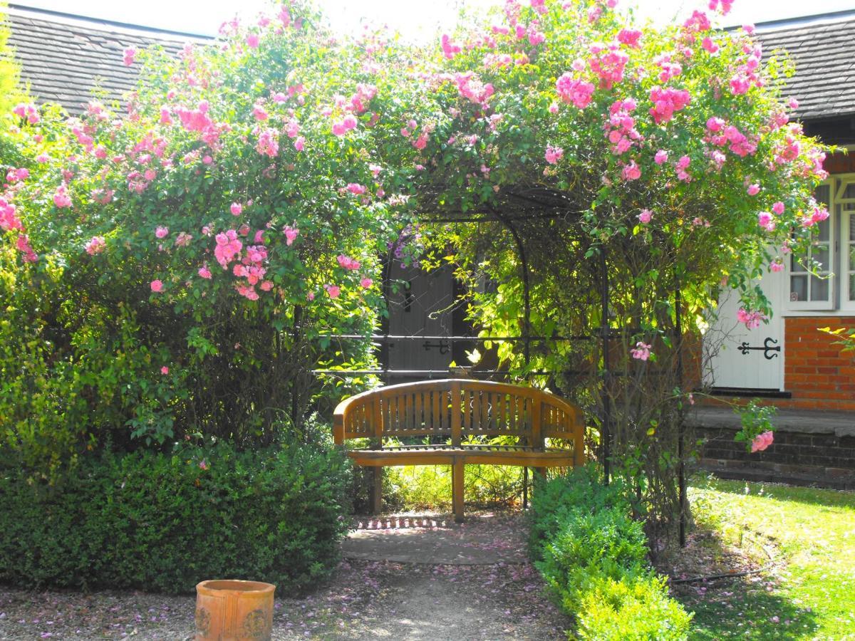 Marygreen Manor Brentwood Bagian luar foto